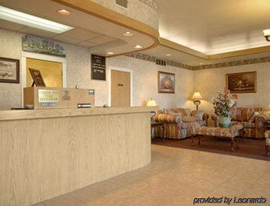 Отель Ramada By Wyndham Флемингтон Интерьер фото